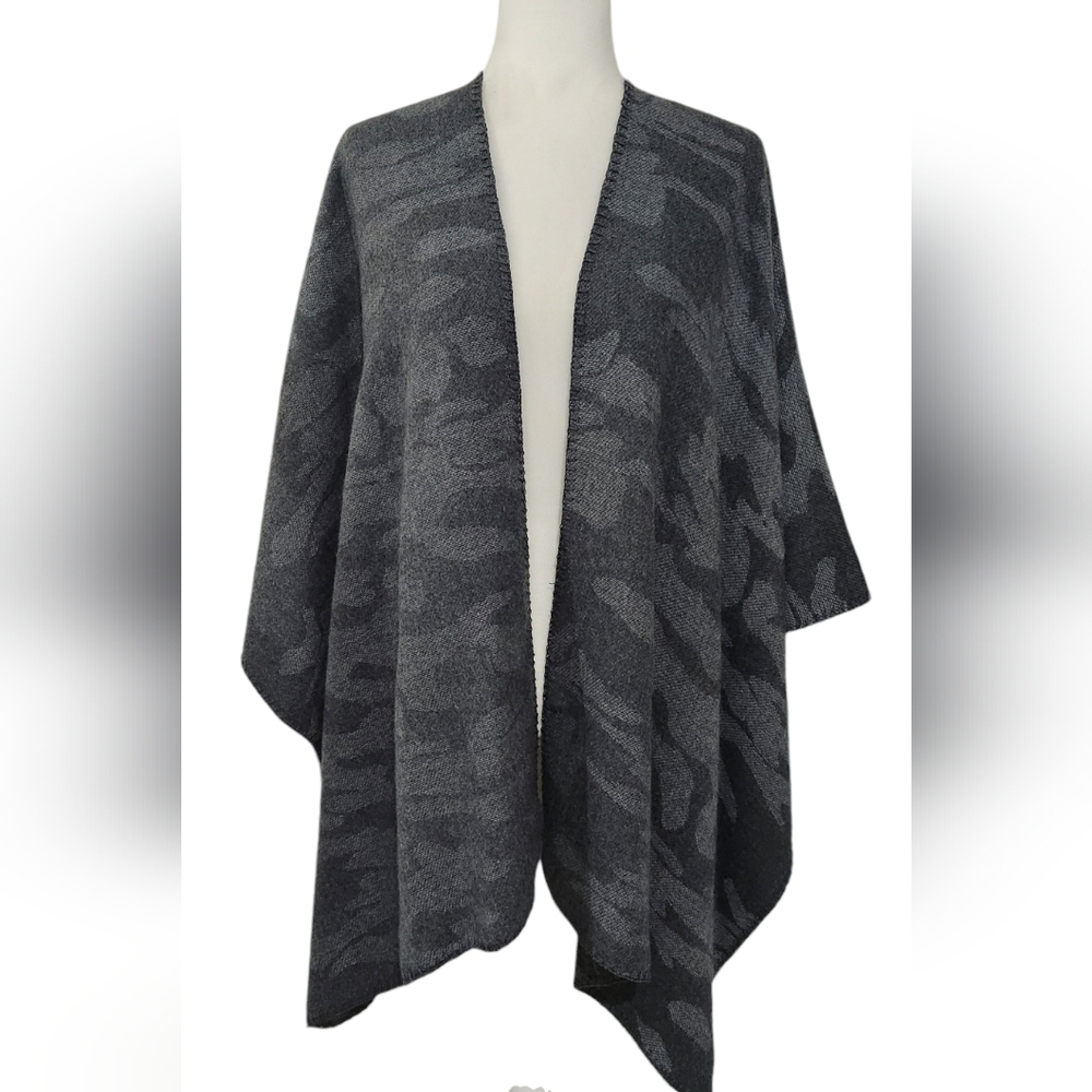Woolrich NWOT Camo Poncho Wrap Blanket.  Size OS - Picture 3 of 7